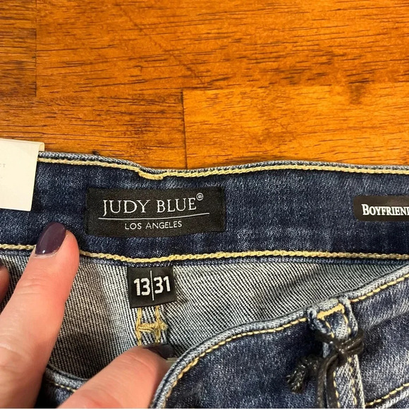 NWT Judy Blue Distressed High Rise Boyfriend Fit Size 13/31 - Picture 7 of 14